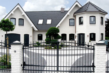 Rodinné domy z cihly Quebec perlovobílá tesaná